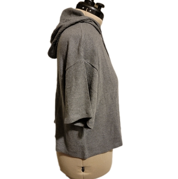 🔖👉🎉NWT🎉👉Johnny Was Calme Hooded Cozy Tee Gray Boxy Cropped T Shirt - Picture 2 of 9